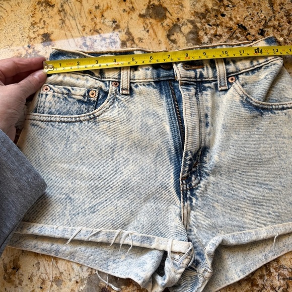 Levi's Shorts Blue Jeans 550 Distressed Frayed Acid Wash Women's Size 5 - Picture 5 of 8